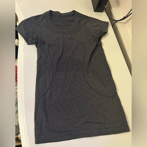 gray size 4 swiftly tech lululemon - Picture 1 of 3